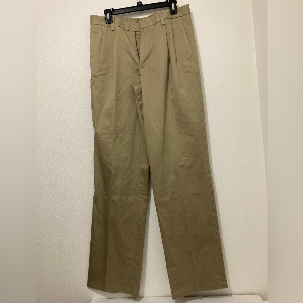 Dockers D3 Classic Pleated Chino Pants Mens Size 32 x 34 Beige Tan